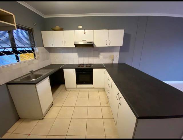 2 BEDROOM APARTMENT FOR SALE IN KENSINGTON